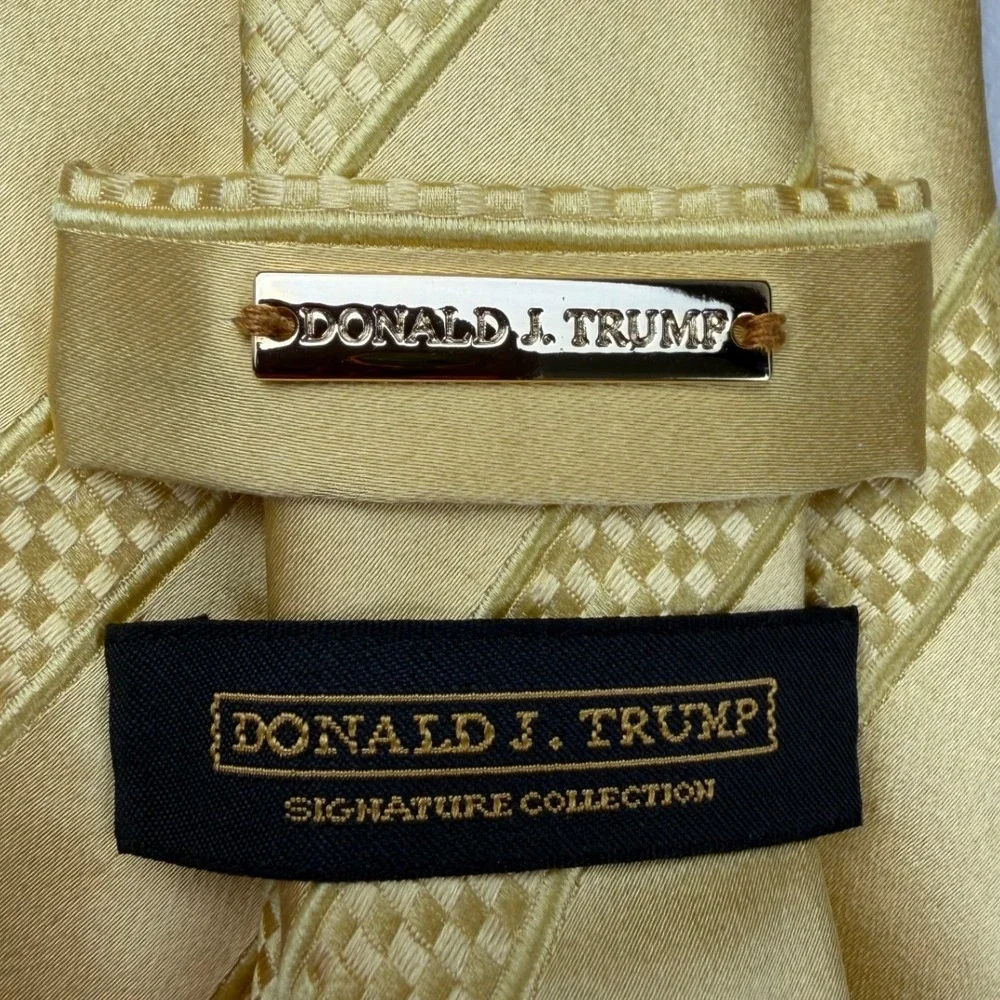 Donald‎ J Trump Signature Collection Gold Striped Woven 100% Silk Mens Necktie - Picture 2 of 4